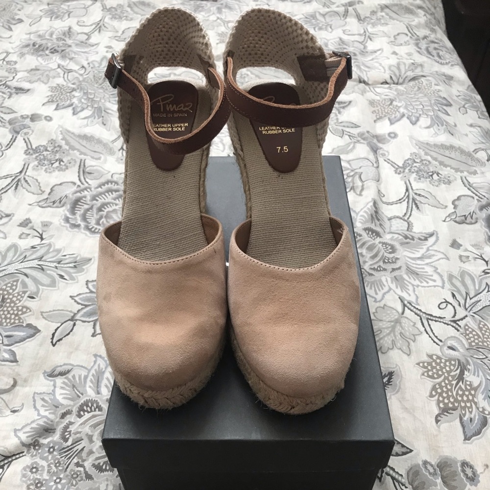 Pima2 beige suede wedge sandals. NWOT 7.5